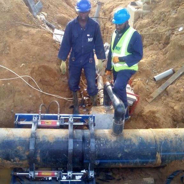 Butt fusion 400mm pipe in the field construction